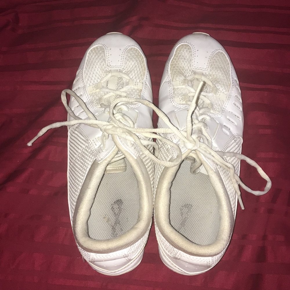 size 9 infinity cheer shoes